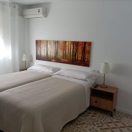 Hostal Las Encinas Hotel Villaviciosa de Odón Екстериор снимка