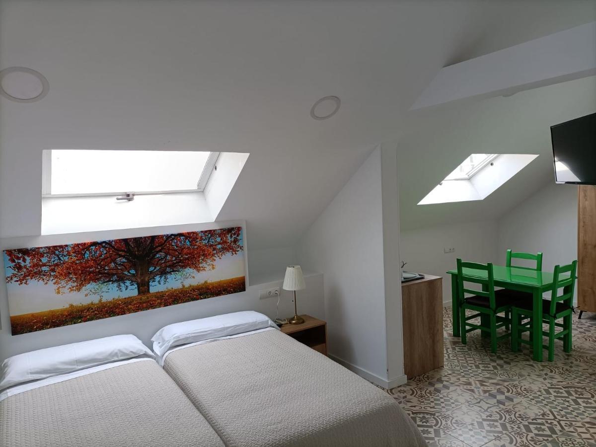 Hostal Las Encinas Villaviciosa de Odón Екстериор снимка