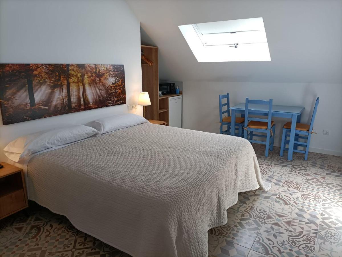 Hostal Las Encinas Villaviciosa de Odón Екстериор снимка