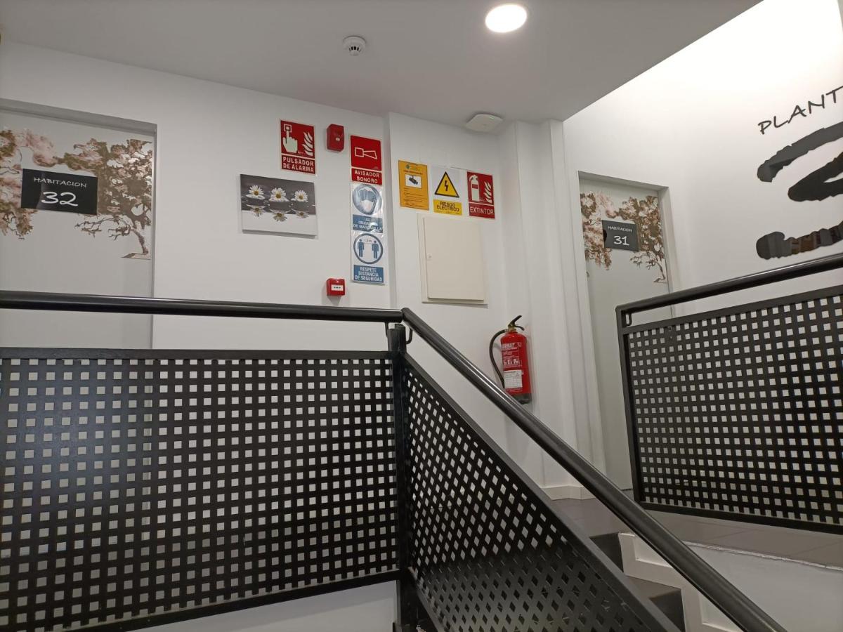 Hostal Las Encinas Villaviciosa de Odón Екстериор снимка
