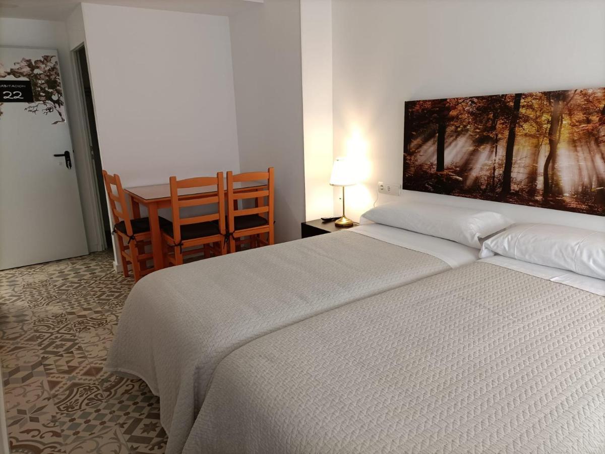 Hostal Las Encinas Hotel Villaviciosa de Odón Екстериор снимка