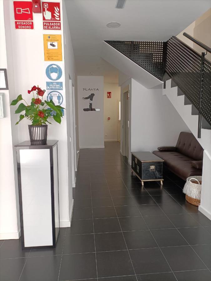 Hostal Las Encinas Villaviciosa de Odón Екстериор снимка