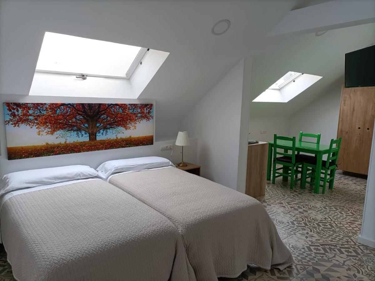 Hostal Las Encinas Villaviciosa de Odón Екстериор снимка