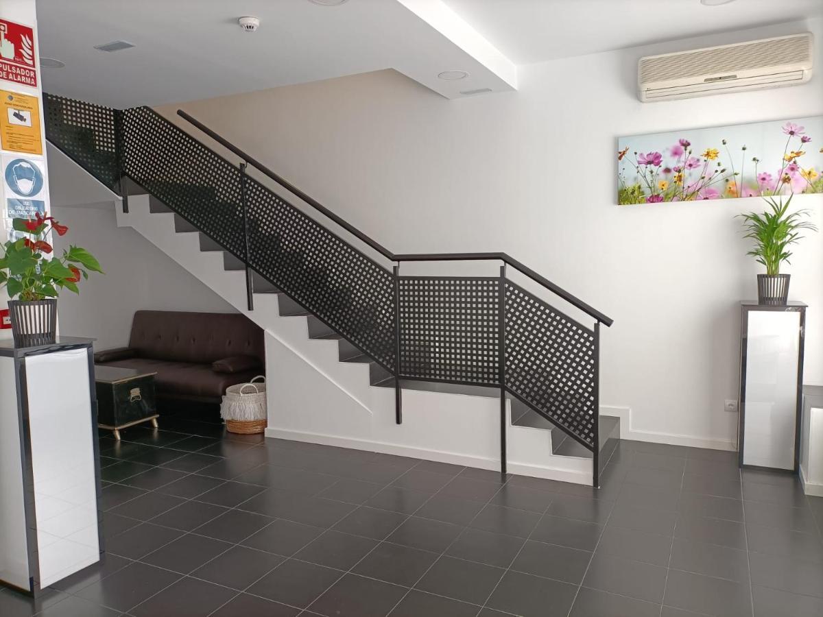 Hostal Las Encinas Villaviciosa de Odón Екстериор снимка