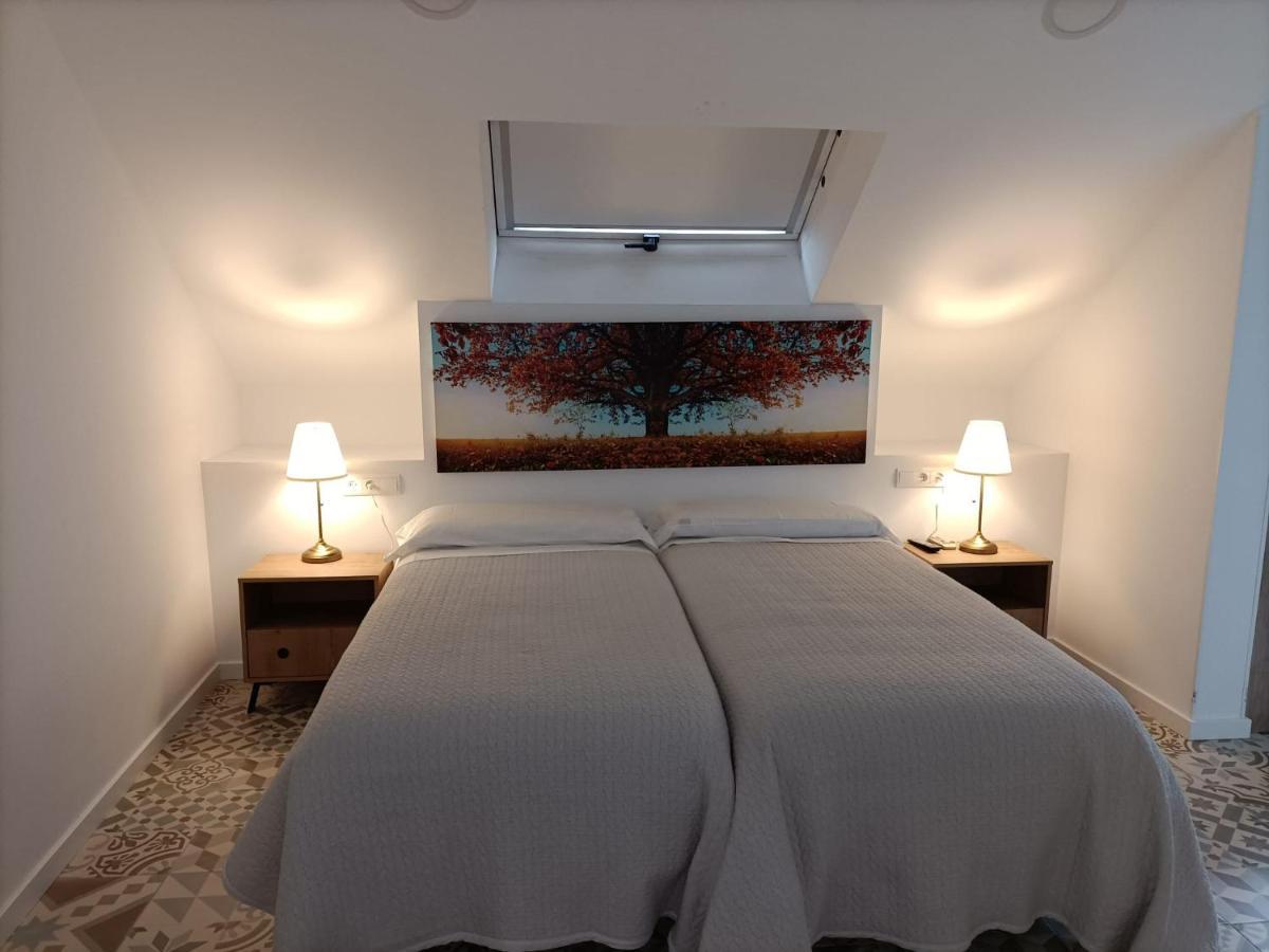 Hostal Las Encinas Villaviciosa de Odón Екстериор снимка