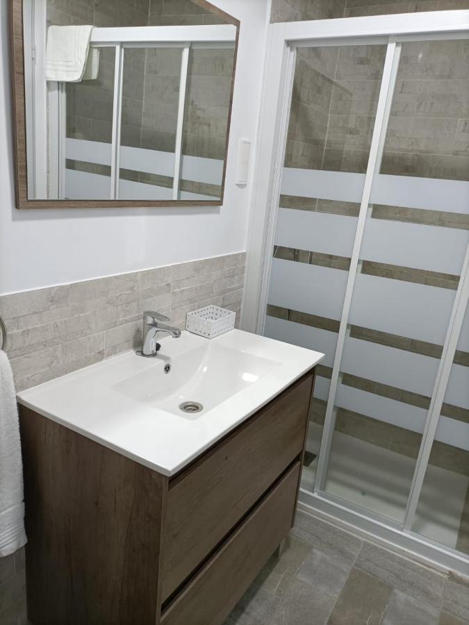 Hostal Las Encinas Villaviciosa de Odón Екстериор снимка