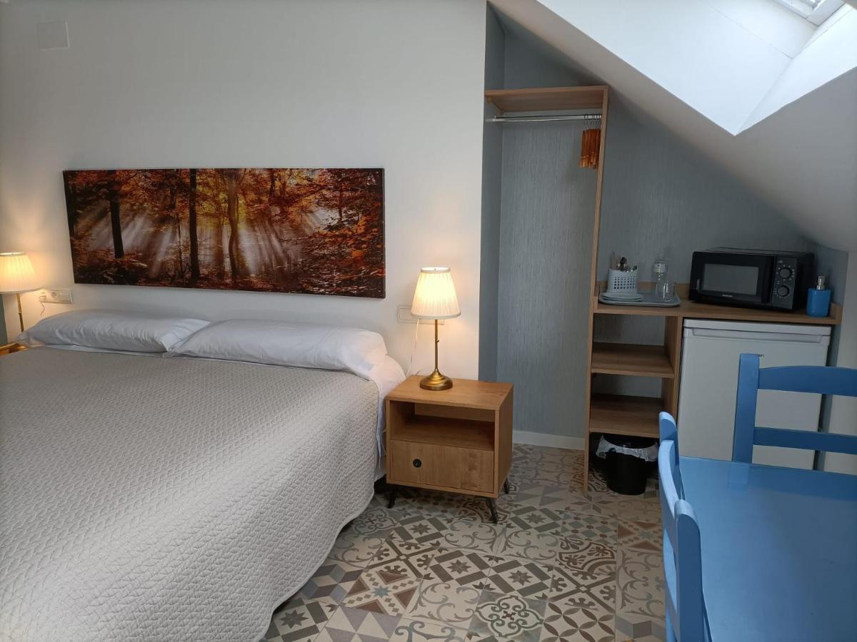 Hostal Las Encinas Villaviciosa de Odón Екстериор снимка