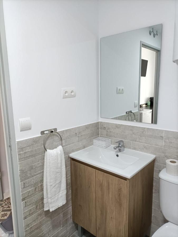 Hostal Las Encinas Villaviciosa de Odón Екстериор снимка