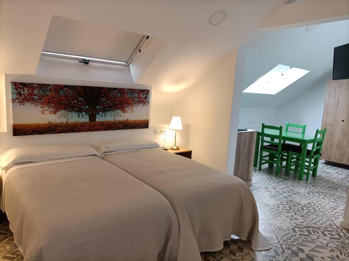 Hostal Las Encinas Villaviciosa de Odón Екстериор снимка