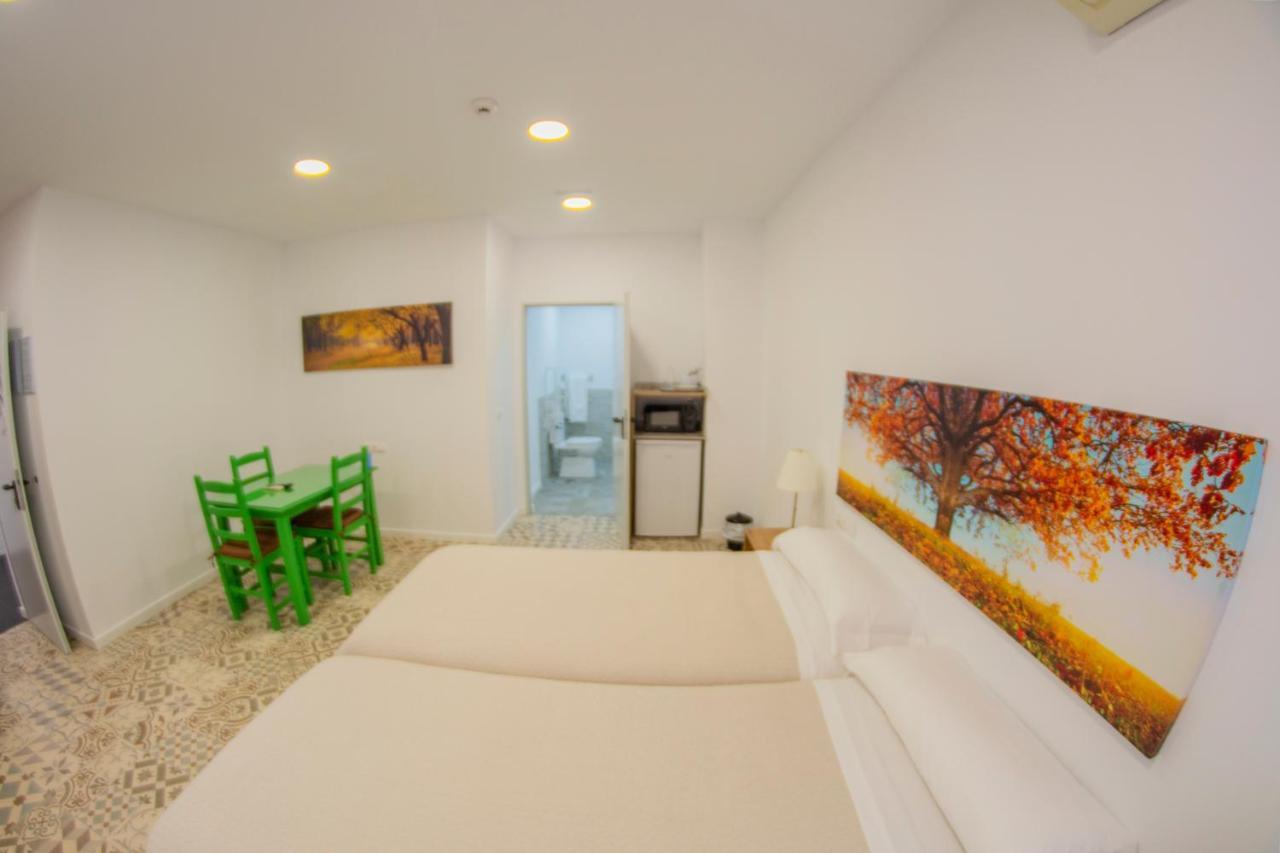 Hostal Las Encinas Villaviciosa de Odón Екстериор снимка