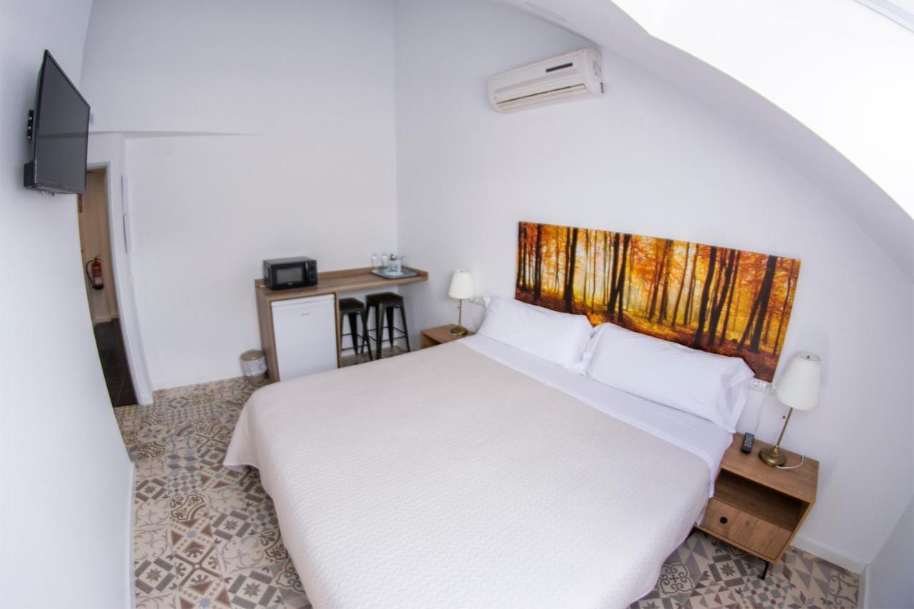Hostal Las Encinas Villaviciosa de Odón Екстериор снимка