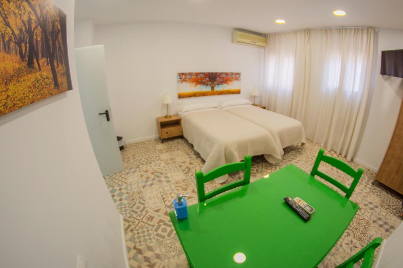 Hostal Las Encinas Villaviciosa de Odón Екстериор снимка