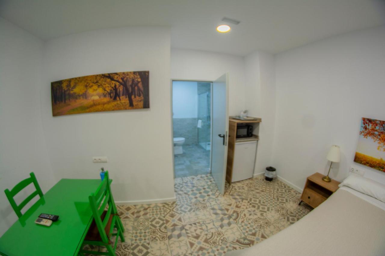 Hostal Las Encinas Villaviciosa de Odón Екстериор снимка