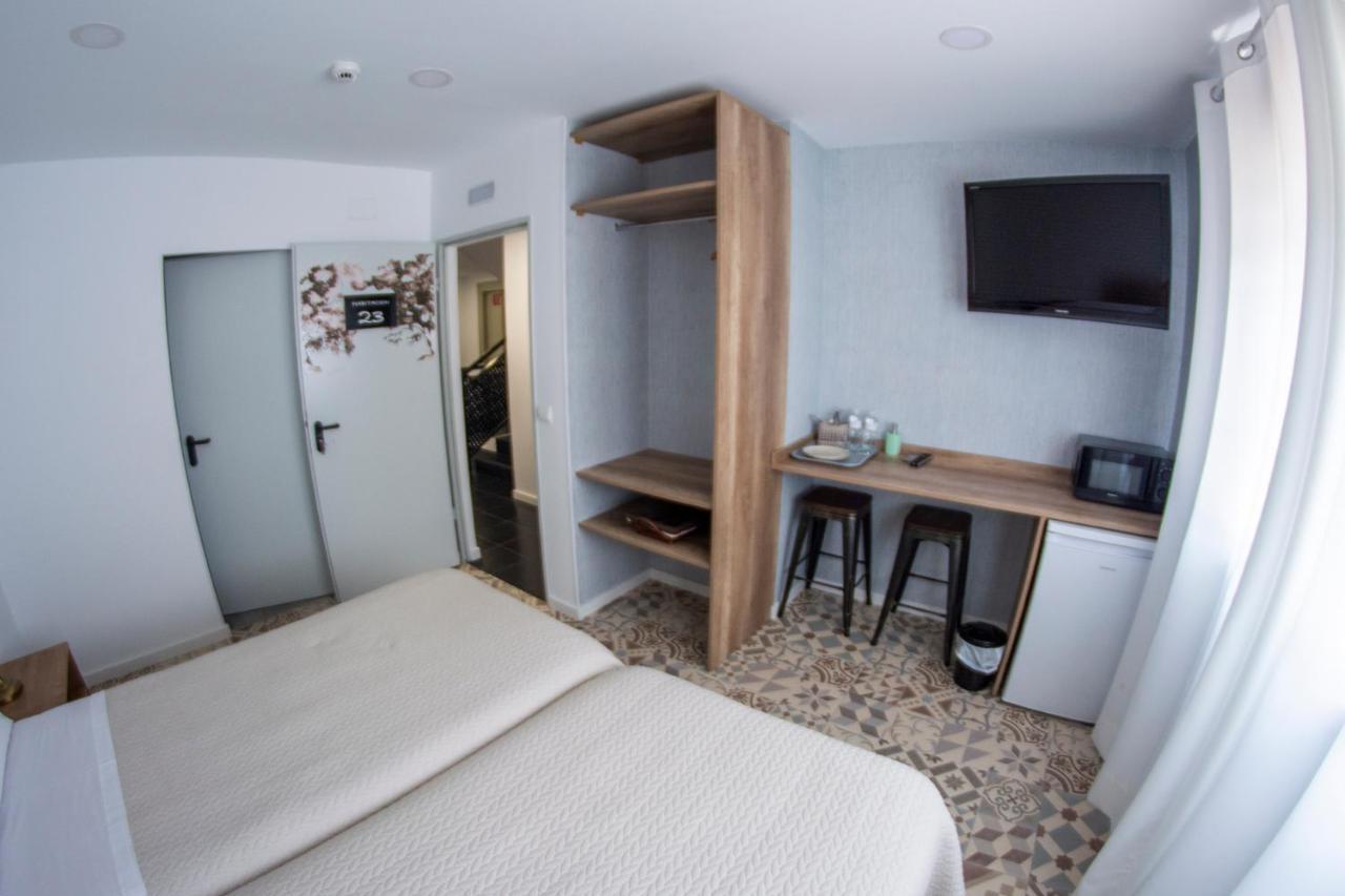 Hostal Las Encinas Villaviciosa de Odón Екстериор снимка