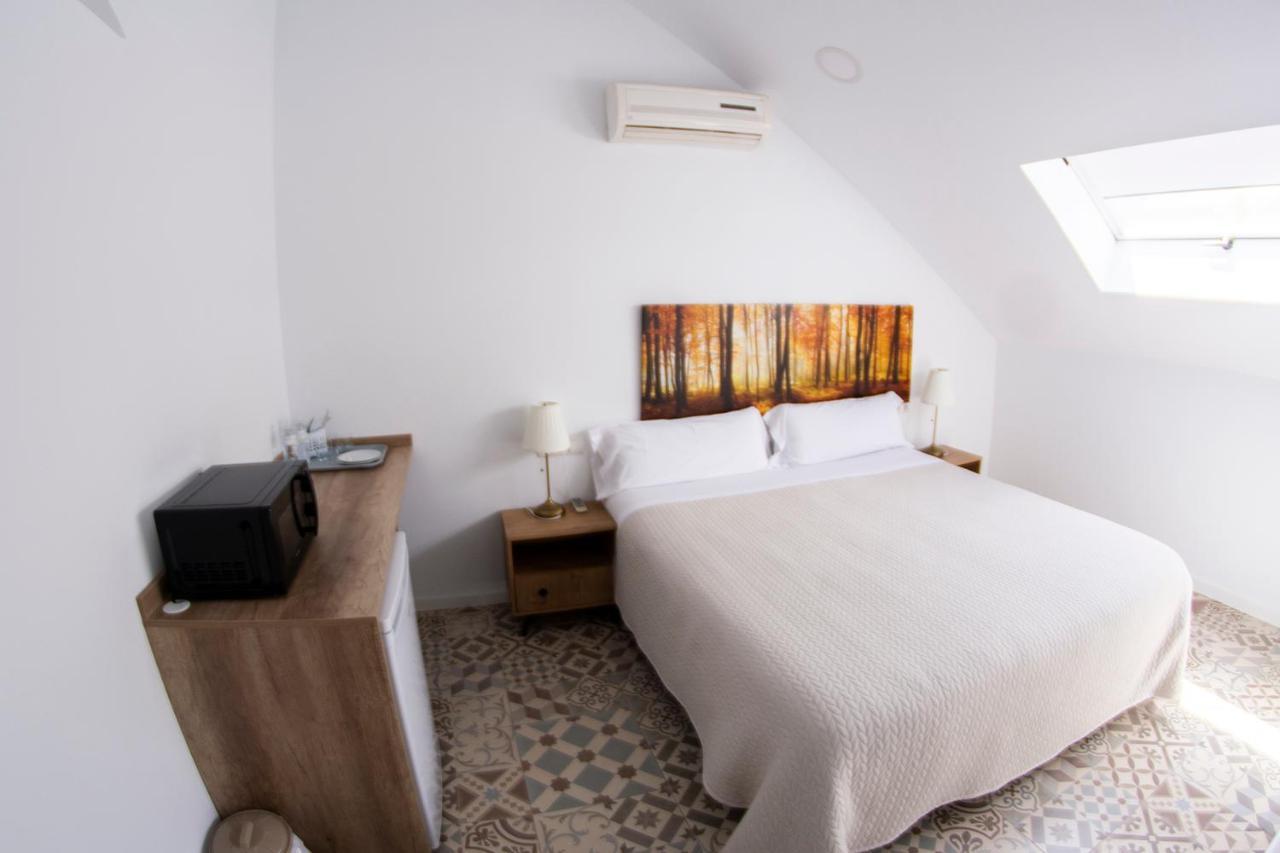 Hostal Las Encinas Villaviciosa de Odón Екстериор снимка