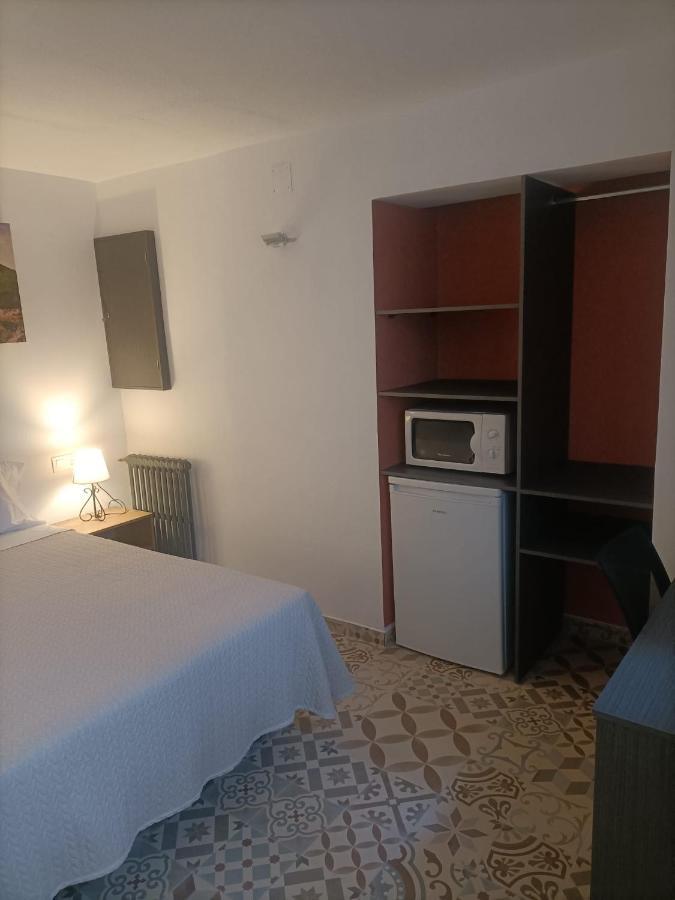 Hostal Las Encinas Villaviciosa de Odón Екстериор снимка
